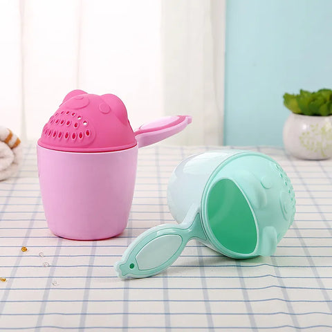 AquaPlay: Splash-Friendly Baby Shampoo Cup